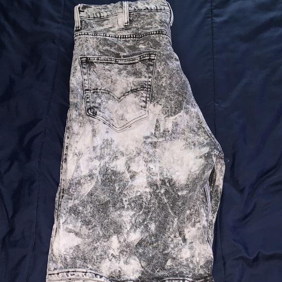 Mens Levi’s smoke gray shorts - Picture 6 of 6